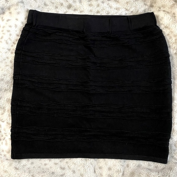 Black stretchy skirt - Picture 1 of 5